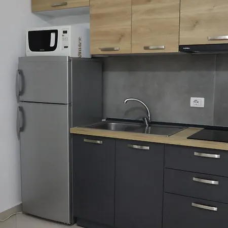 Ina Lungo Mare Vlore-vlora *