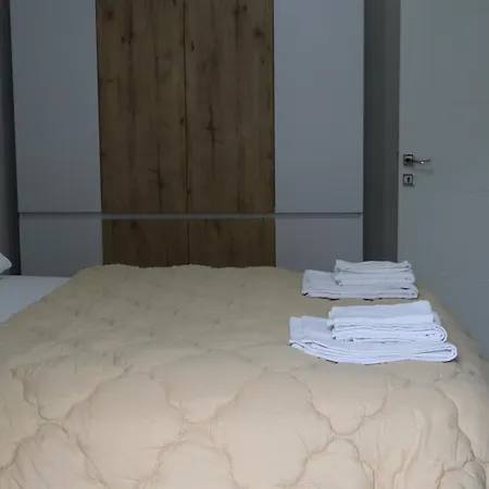 Ina Lungo Mare Vlore-vlora *