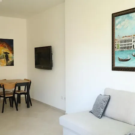 Apartment Ina Lungo Mare Vlore-vlora *
