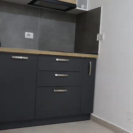 Ina Lungo Mare Vlore-vlora *